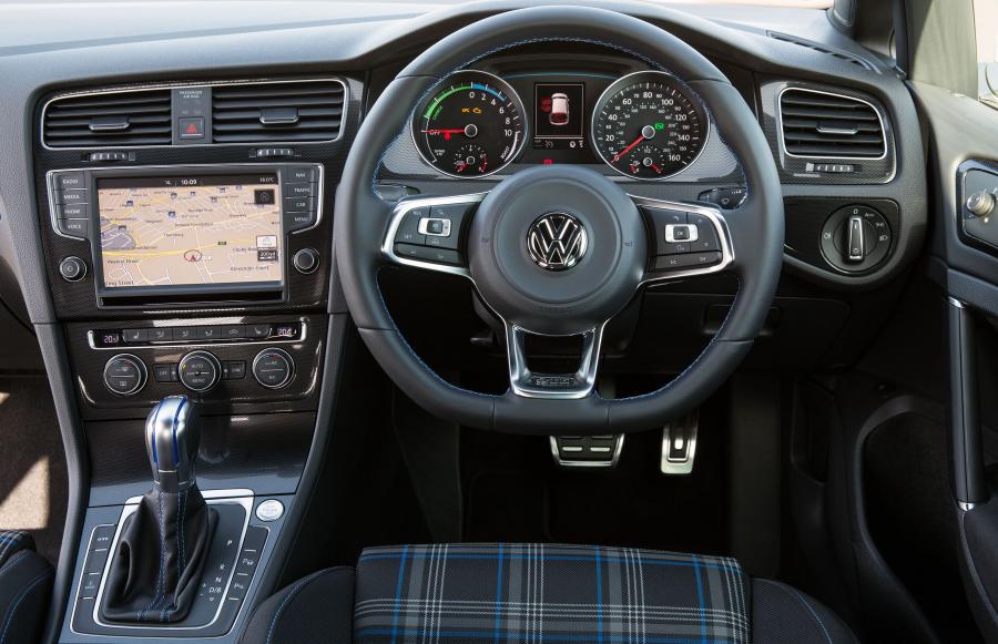  Volkswagen Golf GTE 2015 года  (UK) (фото 12 из 22)